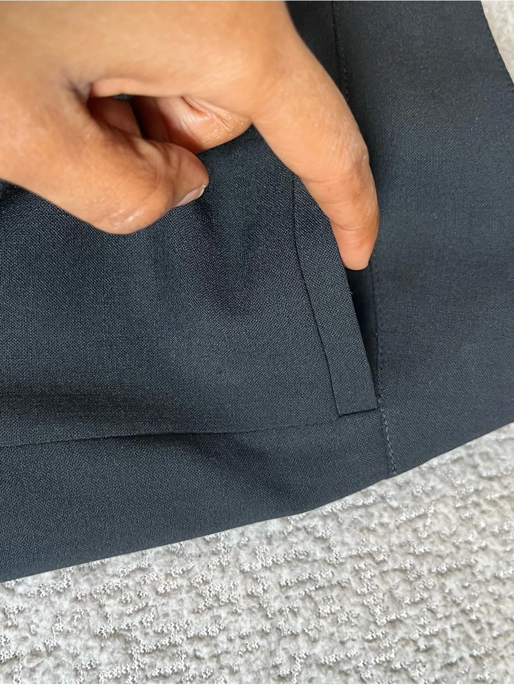Calvin Klein Black Wool Pencil Skirt – Size 6P (Petite) – Professional Workwear